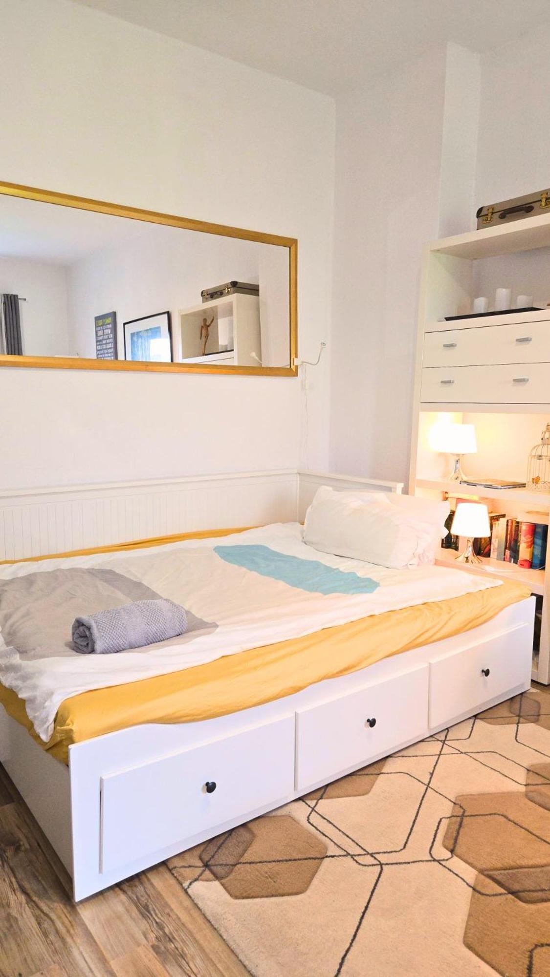Beautiful Cozy 1-Room Apartment, Near Rhine 뒤셀도르프 외부 사진