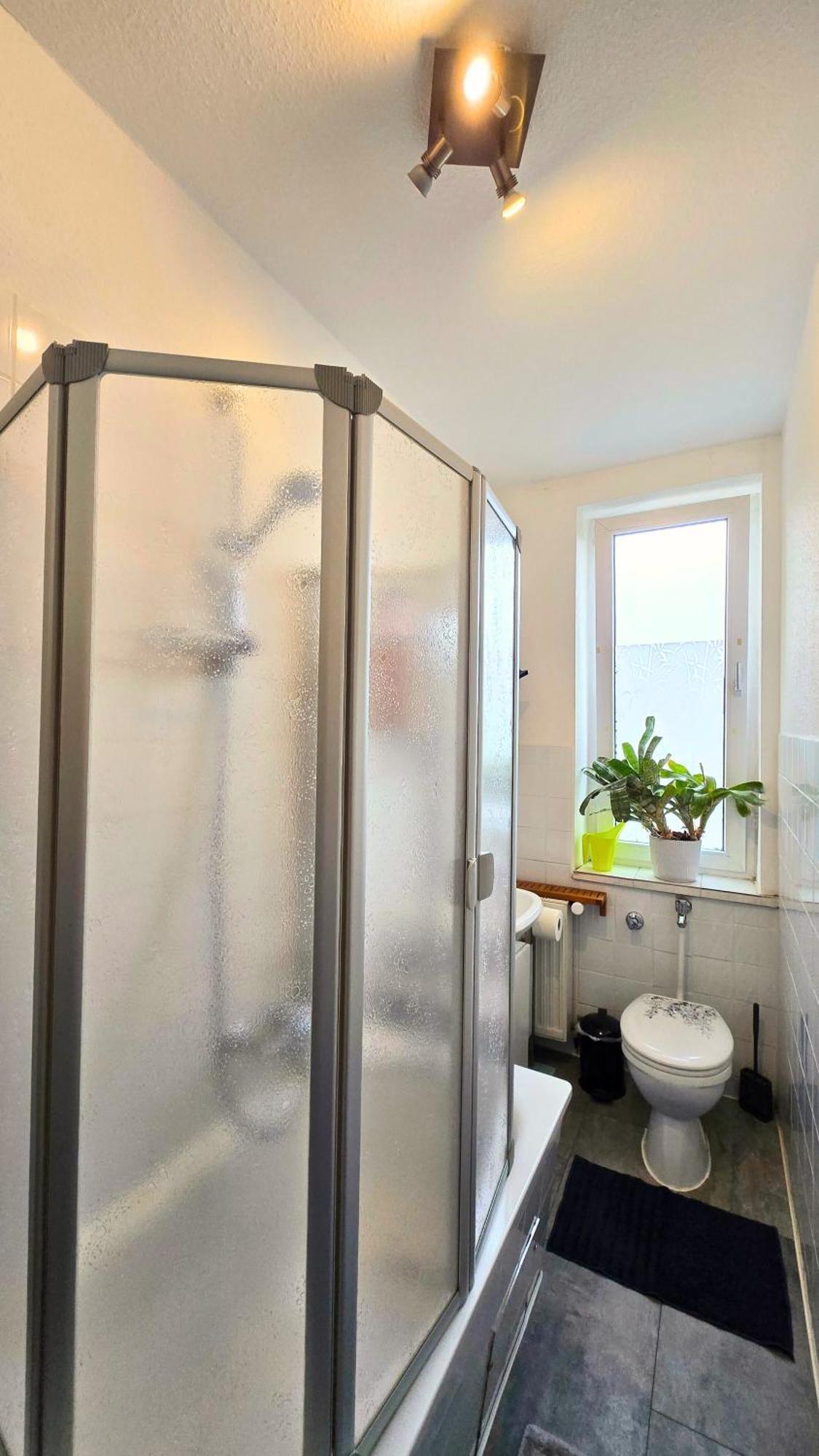 Beautiful Cozy 1-Room Apartment, Near Rhine 뒤셀도르프 외부 사진